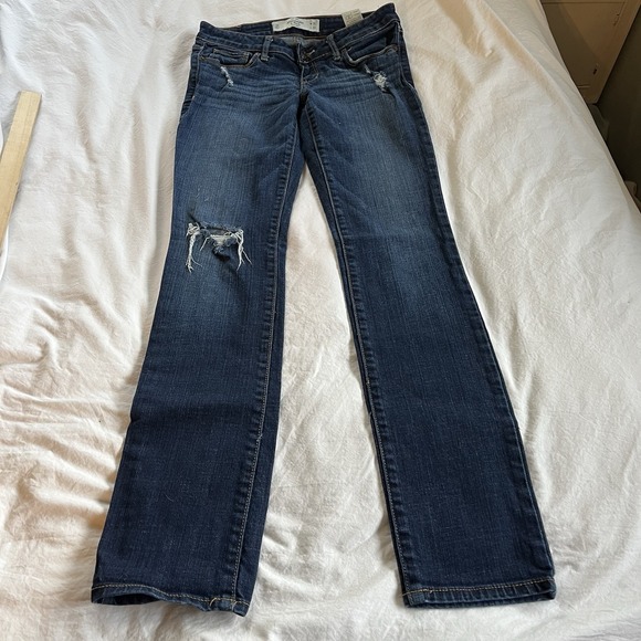 Abercrombie & Fitch  Jeans Women's 2 Dark Wash‎ Distressed Ripped Knee - Picture 3 of 6